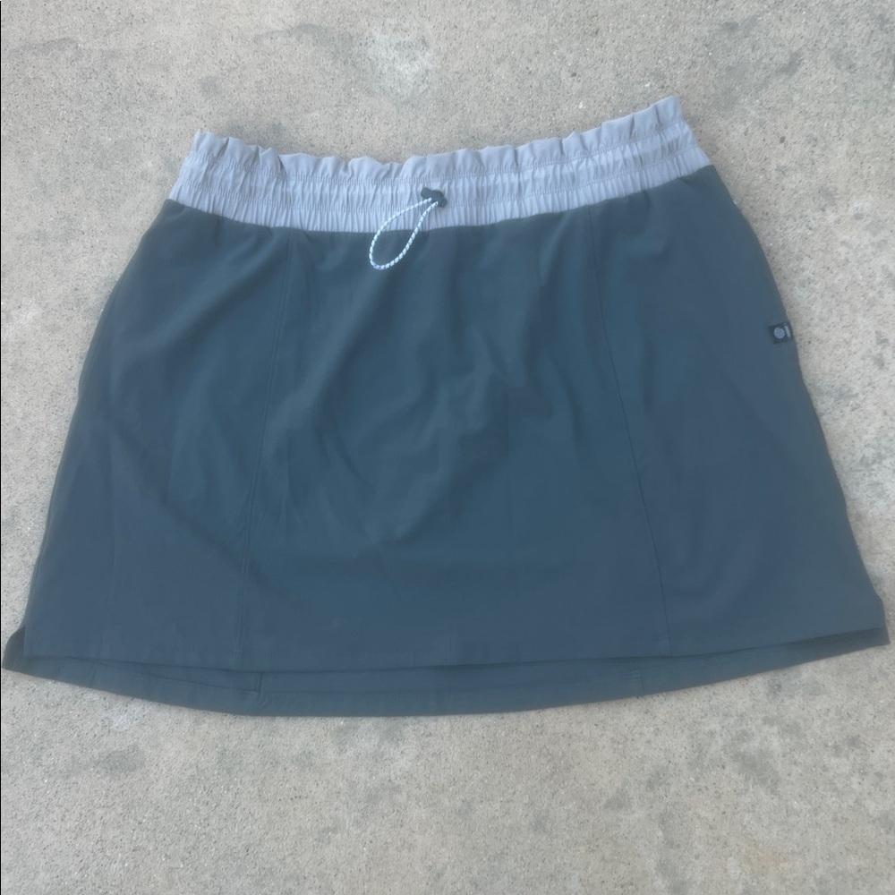 Zella Women's Green Unlined Hiking Skirt Size L